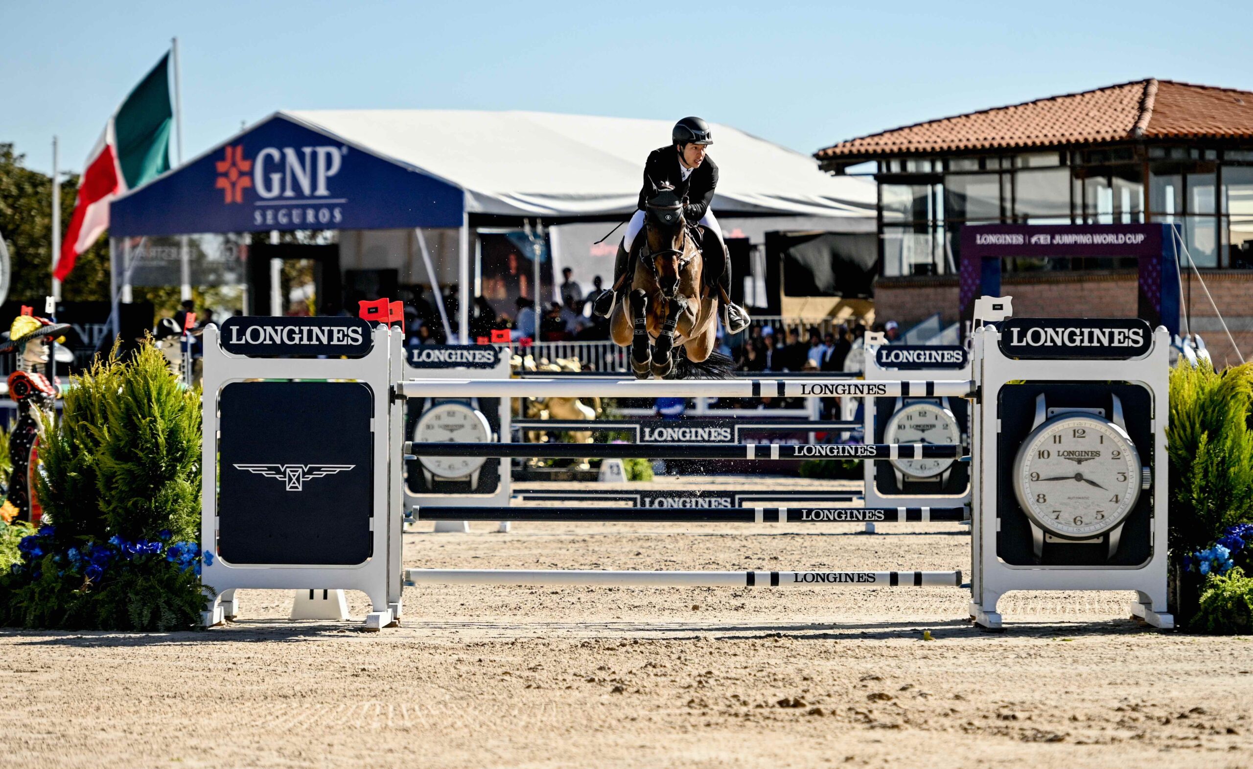 Mexico s Jose Saavedra Garcia Wins World Cup Debut in Mexico