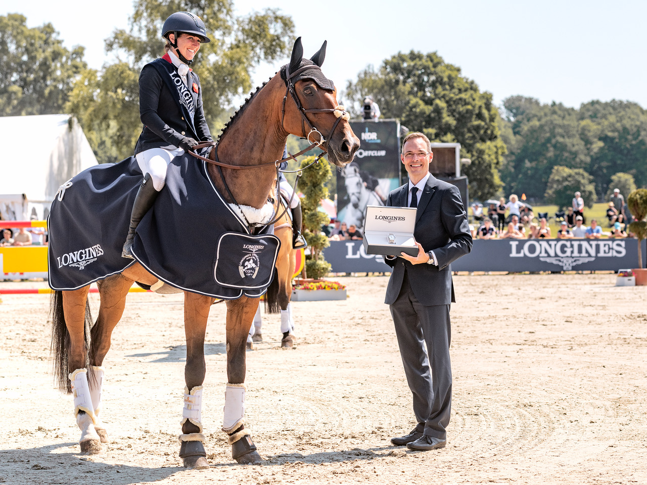 Laura Collett and London 52 Win the Longines Luhm hlen CCI5 L